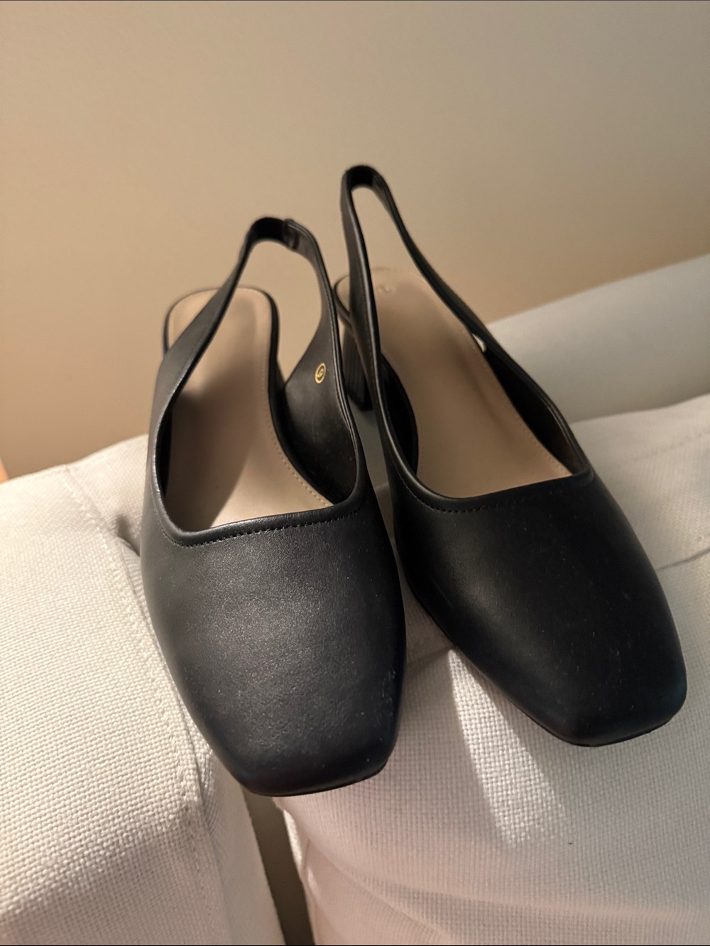 Amazon Essentials Black Square-Toe Slingback Mules